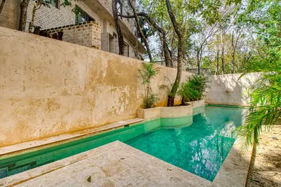 Image de Tropical retreat with a balcony, plunge pool, Ac, and lovely views - pool access
