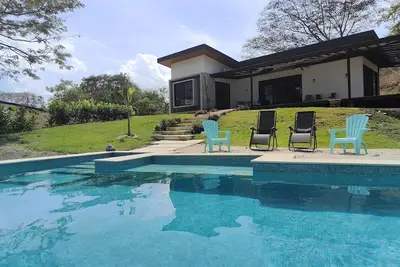 Image de Potrero Hills Cr, 10 min away from beautiful beaches!