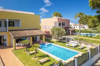 Image de Villa Ibiza à 350m de la plage, piscine, billard et ping-pong.
