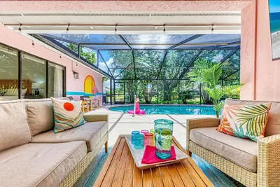Image de Pool home w/ outdoor Tv! Close to Ami beaches, Img, parks, boat launches, shops!
