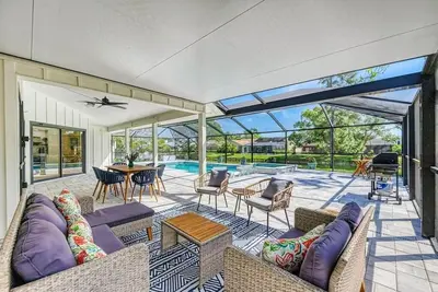 Image de New Saltwater pool/spa home! Close to Img, beaches