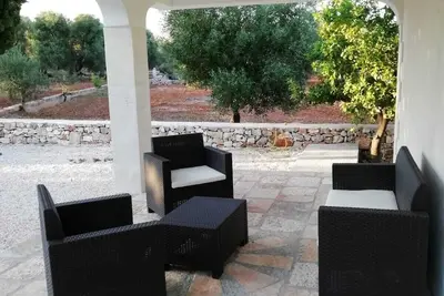 Image de Villa nestled in the plain of olive trees, 5 minutes from the white city and the sea