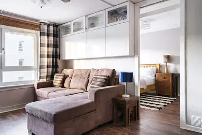 Image de New! Stunning 1 bed apartment with private balcony in West end area