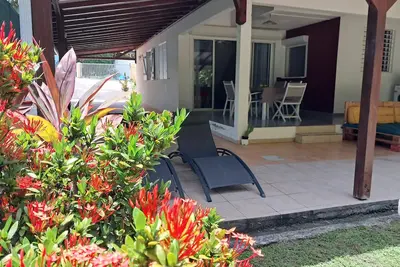 Image de À 5 min du centre-ville, maison spacieuse au calme, dotée de son parking privé