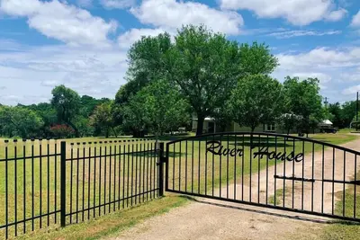 Image de Guadalupe River Home in Center Point