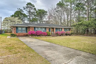 Cozy Wilmington Vacation Rental: 10 Mi to Beach!