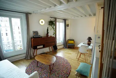 Image de Cute duplex in Paris Belleville, “Village Jourdain”
