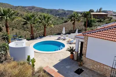 Image de 2 Bed 2 Bath Private Villa Near Sedella. Saltwater Pool With Heating Available
