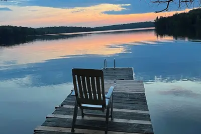 Image de Fishing off dock! One minute to private lake. Lakefront Getaway. Private home.