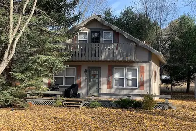 Image de Cabin Located in the Manistee National Forest with all the Comforts of Home
