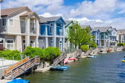 Image de Lake~Shops~Fishing~Long Stays~Family~Marina Escape