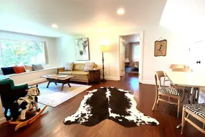 Image de Serene Upscale Retreat - Walk to downtown