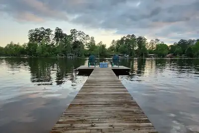 Image de Lakefront Home with Dock, Kayaks, Paddleboard, and Water Mat