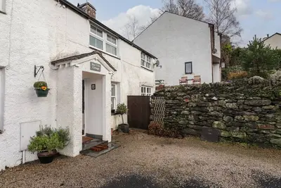 Bay Tree Cottage, pet friendly, with open fire in Ambleside