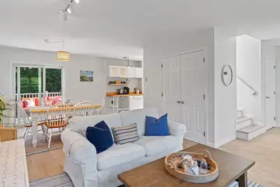 Image de Walk to Newport, 1st & 2nd Beaches, & Cliff Walk from this Newly Redone Home