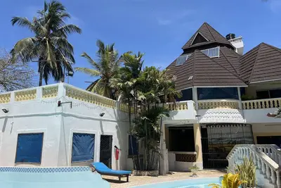 Image de Lovely 5-Bed Room House With a swimming Pool
