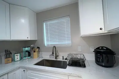 Image de Brand new very quite and beautifully furnished 1 bedroom 1 bath cottage