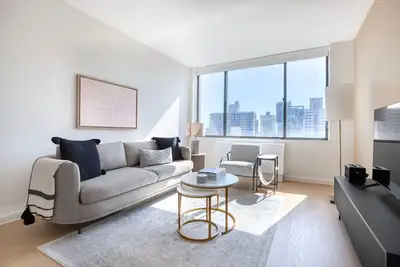 Image de Elegant Uws 2br w/ W/D, Doorman & Gym, nr Central Park, by Blueground