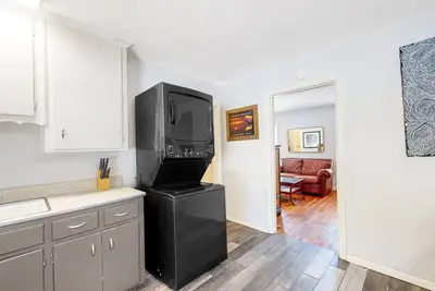 Image de Cute apartment with WiFi, garden, & fenced yard - 30-day minimum stay