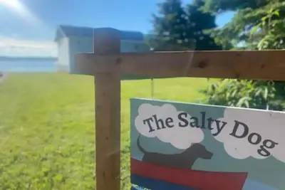 Image de Wake up to the Sunrise in This Renovated Ocean-front Cottage! !