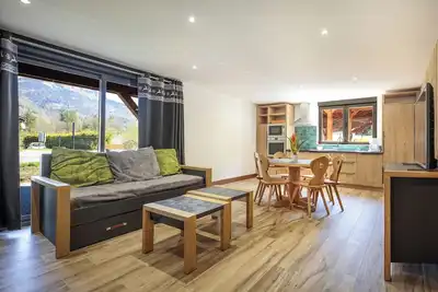 Image de Appartement 'Perce Neige' avec vue sur les montagnes et Wi-Fi