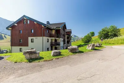 Image de Appartement \"Aravis\" avec vue sur les montagnes, piscine partagée et Wi-Fi