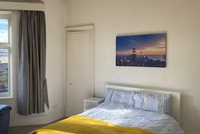 Image de Quiet spacious apartment in West End