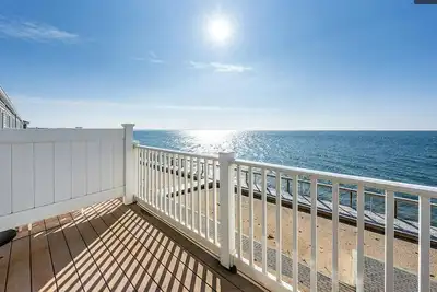 Cozy Waterfront 1br Condo