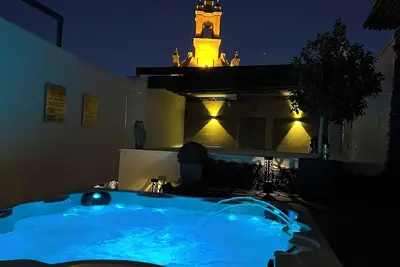 Image de Luxury & Lovely 3 bedroom with Hot tub/ Spa / Jacuzzi