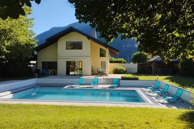 Image de Villa Armonia 5★ : piscine chauffée, jacuzzi et jardin à 3 min du lac d’Annecy