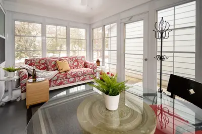 Image de Adorable Southwest Michigan Cottage for Rent Near Inland Lake