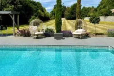 Image de Unique villa and 2 guest houses with pool, garden & parking