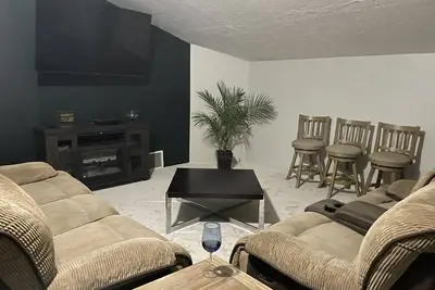 Image de Cozy spacious condo in Little Italy - 5 min drive to Cleveland Clinic