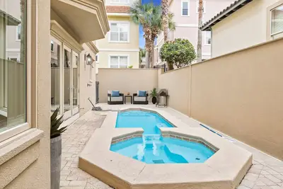 Image de Private Pool & Hot Tub - Game Room - Private Beach in Gated Community