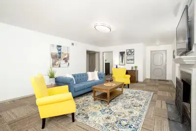 Image de Sunshine Terrace 2br, perfect for business travel!