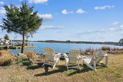 Image de Short drive to Downtown Cambridge | Private Dock | Guest House | Pool | Hot Tub