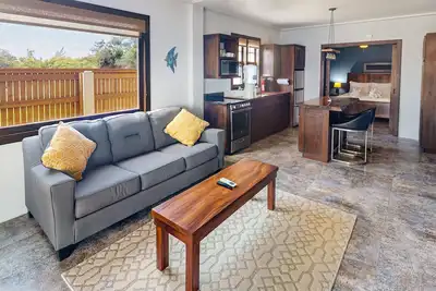 Image de Beachfront suite with reef views - pool, bikes, canoes, dock, and grill access