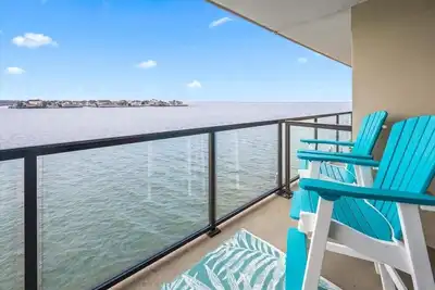 Image de Bayfront Condo with Great Views, Sunsets and Pool