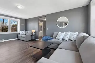 Image de Private country setting! Close to water and other amenities!