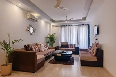 Image de 3bhk Apartment, Relaxing Terrace, Greater Kailash-1, M Block Market by HostMyStay