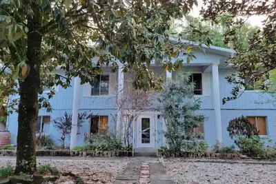 Charming & Cozy 2-bedroom