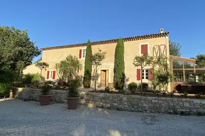 Image de Somptueuse Villa avec piscine, sauna, jacuzzi et bien plus encore!