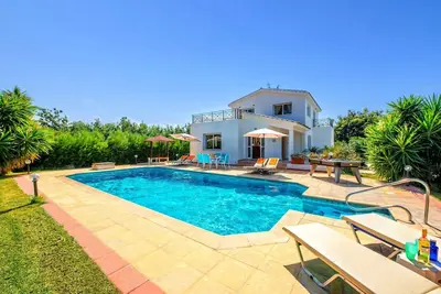 Villa Evilia by Villa Plus