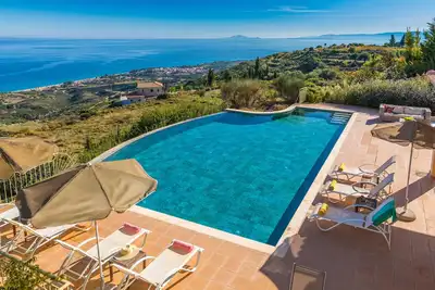 Image de Villa Mirsini by Villa Plus