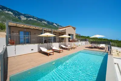 Image de Villa Katoikia Tria by Villa Plus