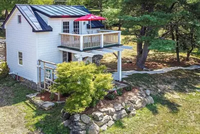 Image de Cozy cottage, beautiful views, close to Warwick!