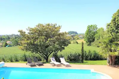 Image de Fontaine de Jouvence, Gîte 3*, 6 chambres 10 pers. Piscine proche Pérouges, Lyon