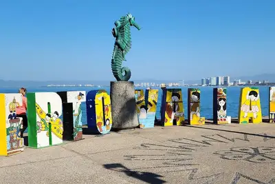 Image de Getaway for everyone, walk to private beaches and pools, with views of the ocean