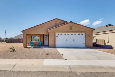 Image de Kingman Getaway w/ Patio Near Route 66!