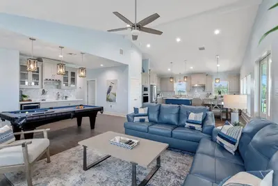 Image de 35% Discount - Jan and Feb 2026 - Gray Goose at the Water